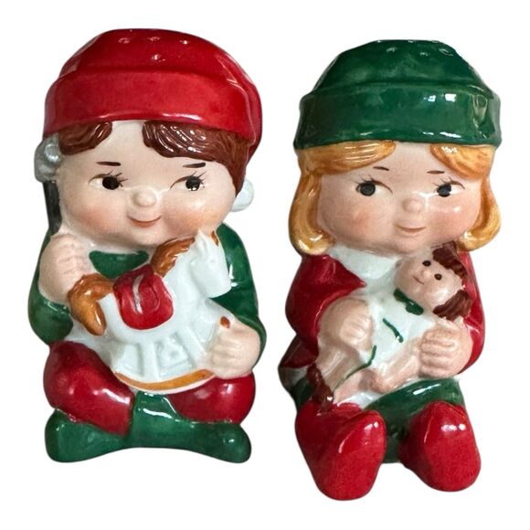 Vintage 1983 Avon Santa's Helpers Elves Salt and Pepper Shakers Christmas - Picture 1 of 5